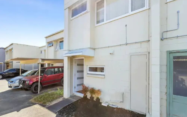 Lovely Ellerslie 2-Bedroom Unit