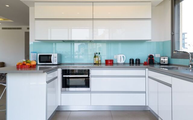Comfort 3BR & Balcony by FeelHome