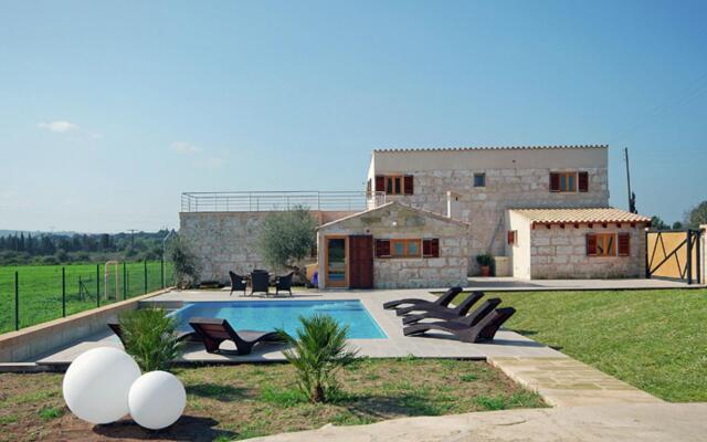 Modern Holiday Home With Private Swimming Pool