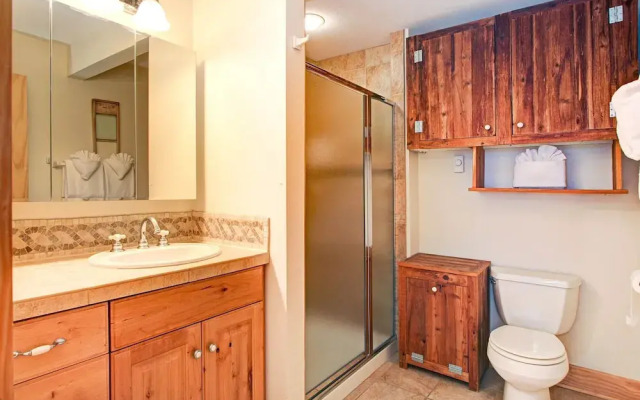 Snowdrift Peak 203 2 Bedroom Condo by RedAwning