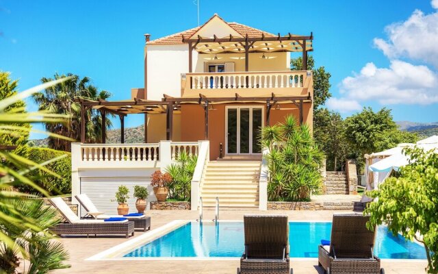 Spacious Villa with Private Pool & Outside Bar near Sea in Sisi