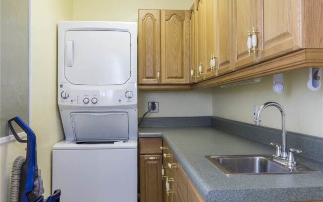 Tropical Retreat Pool Jet Spa WiFi 3 Br home by RedAwning