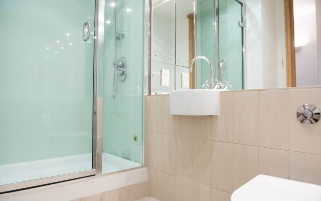 Lovely 2 Bedroom Flat in Excellent Location