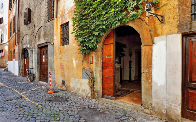 Town House - Treasurerome Collection