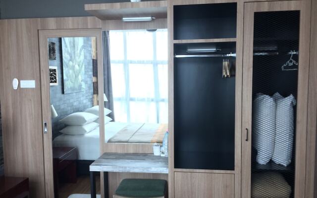 Lawang Suite Apartment With Balcony