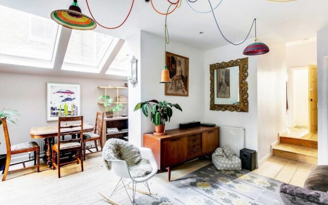 Bright 3 Bedroom Trendy Home by Hampstead