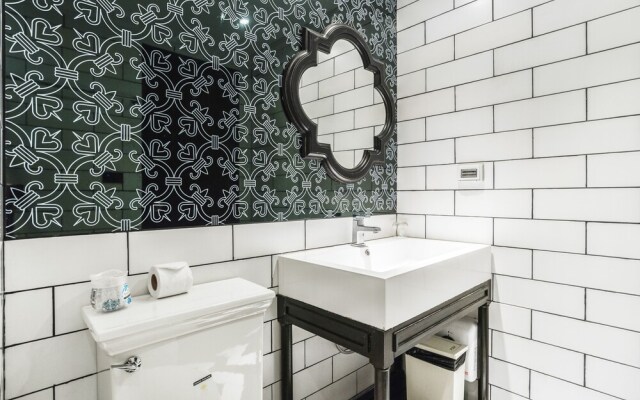 Venetian Apartment By Favstay