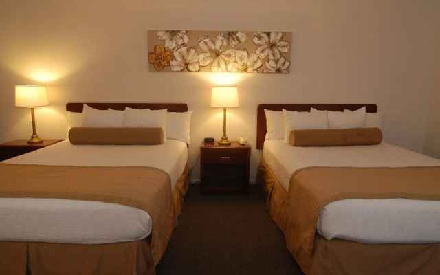 Econo Lodge Inn & Suites