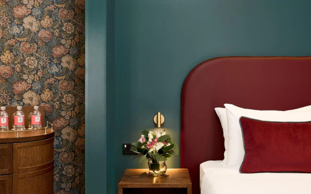The House Hotel