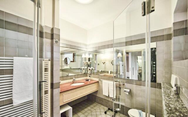 Отель Serravalle Golf