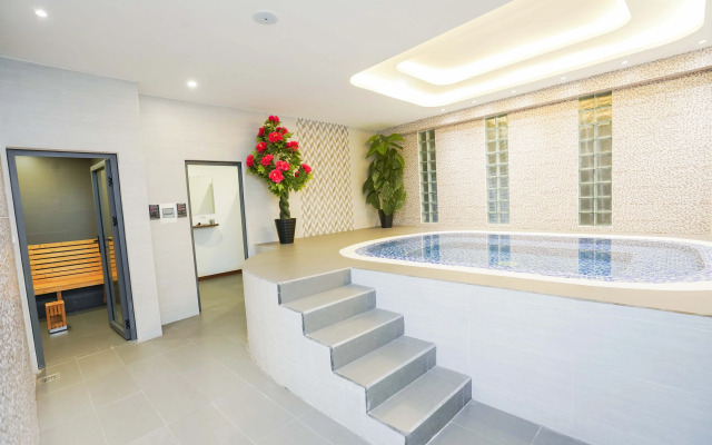 Reyna Hotel Hanoi