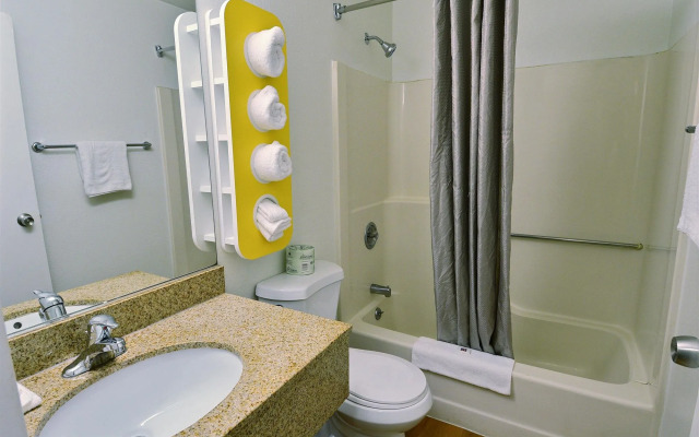 Motel 6 Nashua, NH - North