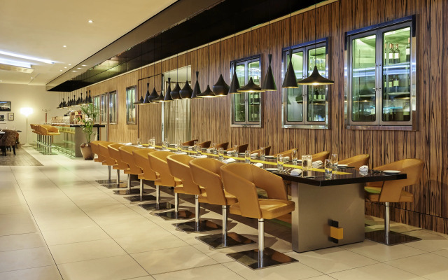 Novotel London West
