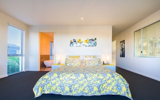 Holiday Home Vogue Living @ Hope Island Resort