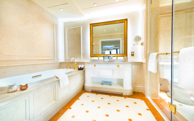 Legend Palace Hotel