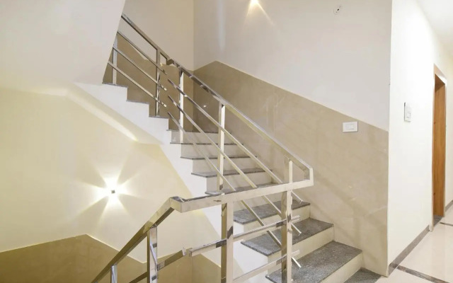 Fabhotel Woodlark Inn