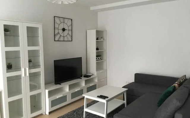 Trendy New & Large 3 Beds, 90m2 in City Center