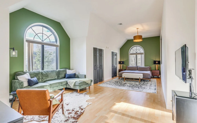 Secluded Kerhonkson Retreat With Deck + Views!