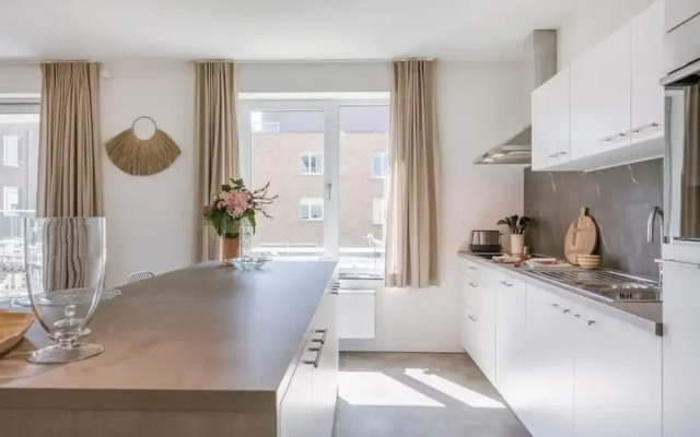 A Luminous Apartment Near the Marina