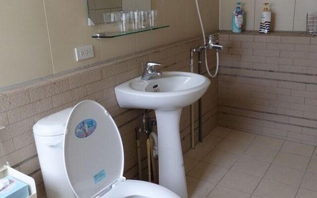 Red Tomato Modern Branch