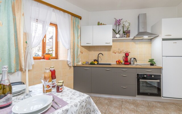 Rustic Hideaway Črni Kal