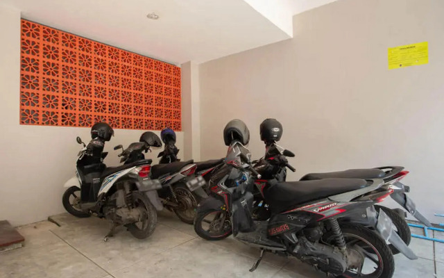 RedDoorz near Kaza Mall Surabaya