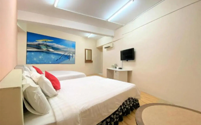 B Hotel