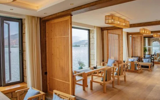 Waterside Beautiful villa