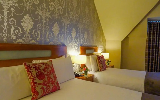 Raheen Woods Hotel