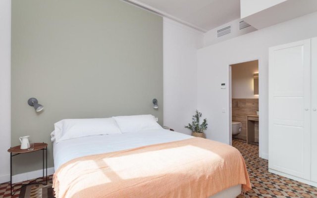 6 Dormitorios En Apartamento Modernista En El Corazon de Barcelona