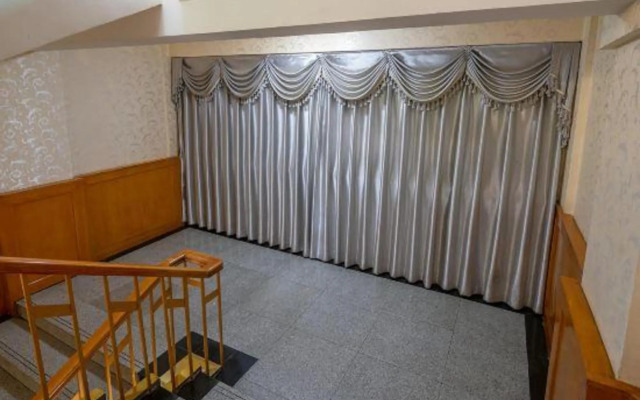 Zhuhai Pohu Hotel (Mingzhu Station)