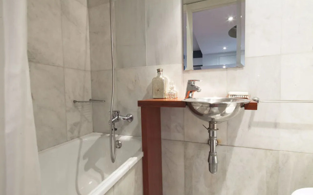 My Space Barcelona Gracia Pool Center