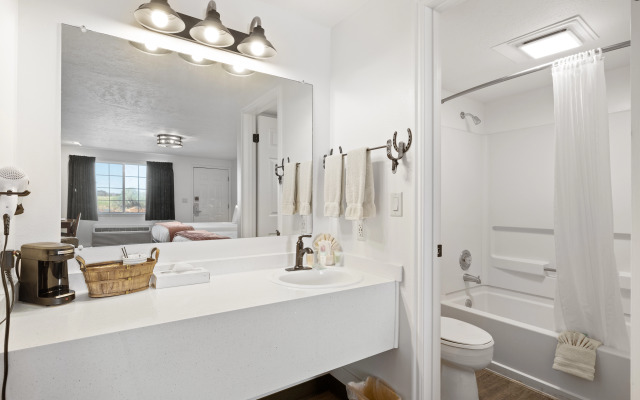 Broken Spur Inn & Steakhouse