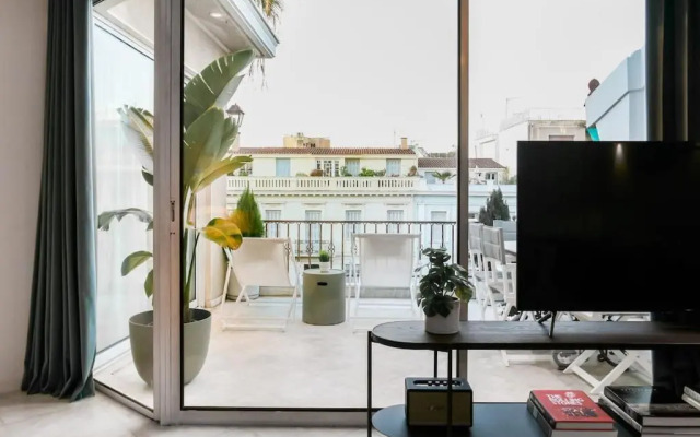 Acropolis Veranda Residence