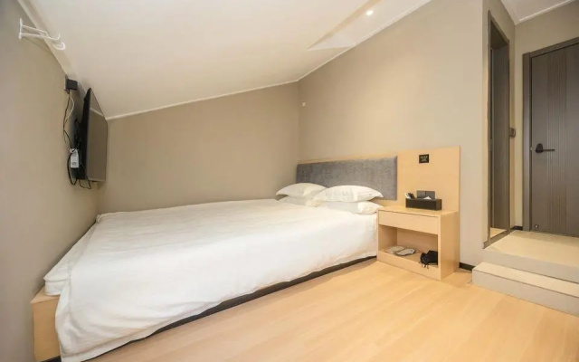GreenTree Inn Shanghai Xujiahui Meiluo City 80,000 People Stadium Subway station Shell Hotel – Guest Rooms – Shanghai