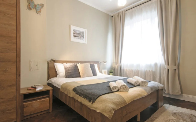 3 BDR Top Center Artistic Apartment - 115 m2