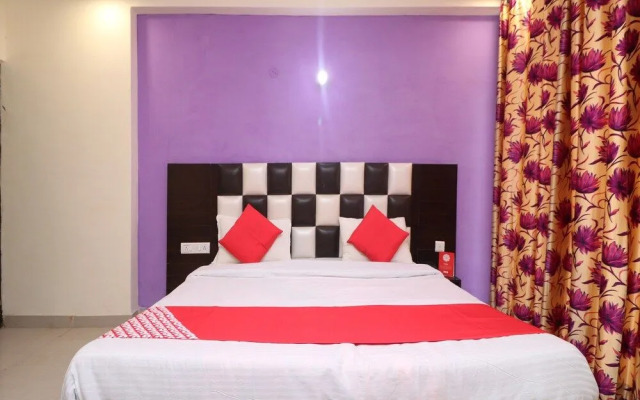 OYO 26869 Taj View Pent House
