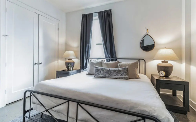 Centennial Park Condo Near Broadway Sleeps 4