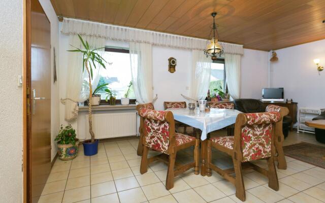 Beautiful Apartment in Winnen near Forest and Town Centre