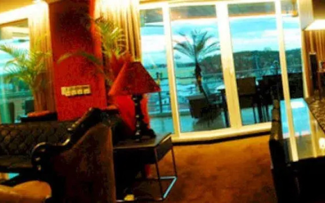 Fields Plaza Suites