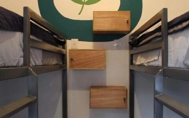 Real 114 Hostal - Hostel