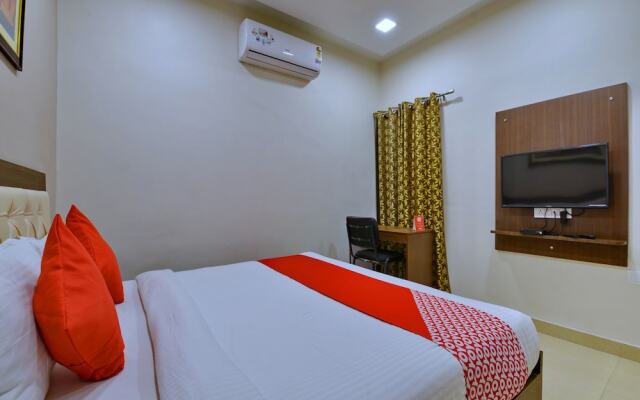 OYO 11523 Crown Club