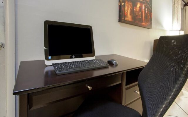 Super 8 By Wyndham Monroe West