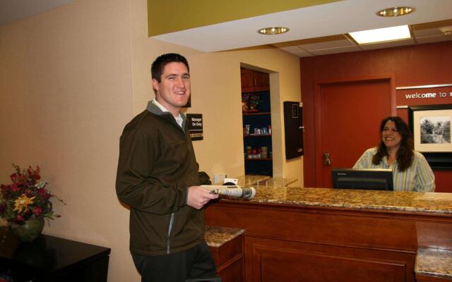 Hampton Inn & Suites Kansas City-Merriam