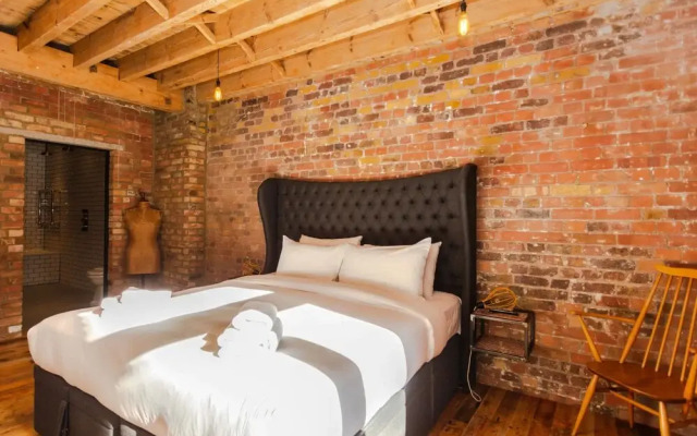 Spectacularly Unique 4 Bedroom House in Bethnal Green