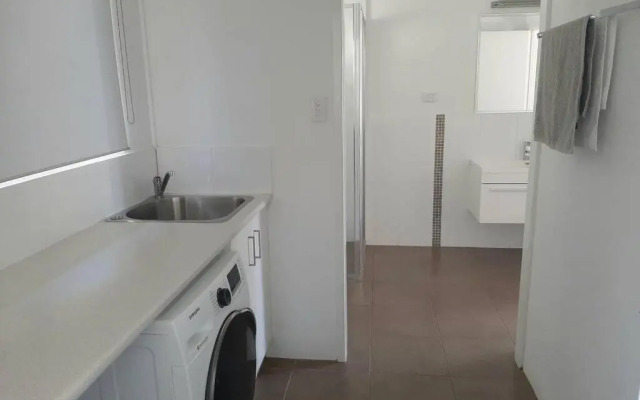 Tourist Road - 2 Bedroom Unit - WiFi