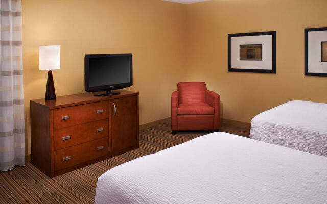 Courtyard by Marriott Louisville East