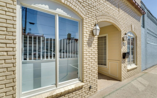 Walk to Downtown: Cozy Lenoir Apartment!