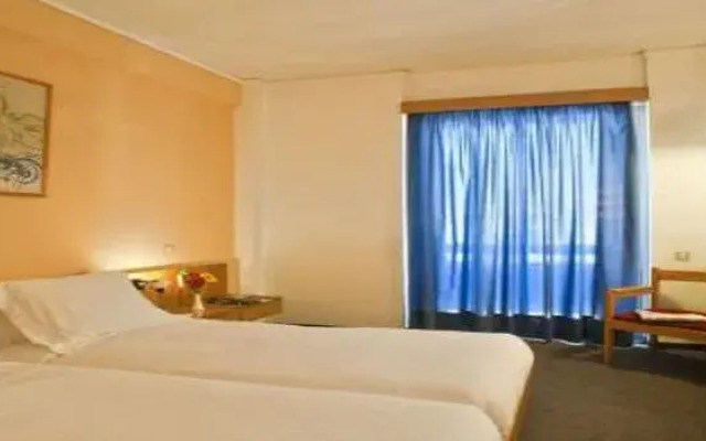 Omalos Hotel