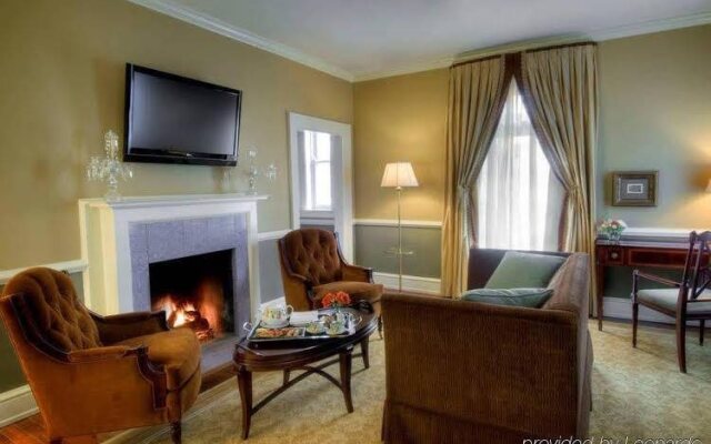 Woodlands Inn